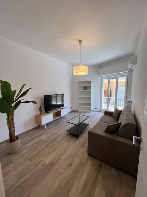 Borgo Marina Apartments 因佩里亚 外观 照片